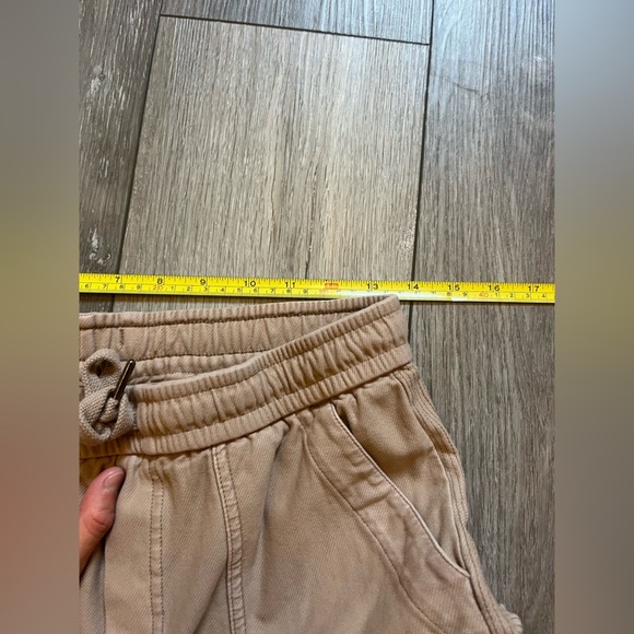 Athleta Farallon Cargo Crop Pant Size 4 - Picture 9 of 9